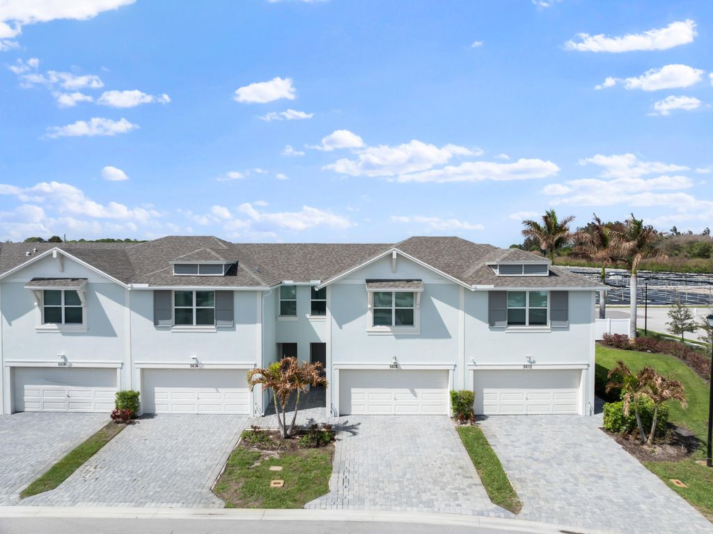 Photo of 5612 SE Edgewater Circle, Stuart, FL 34997 (MLS # B26026116)