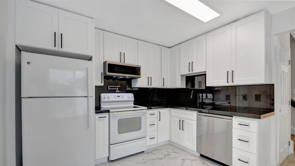 Island Club - Residential Lease