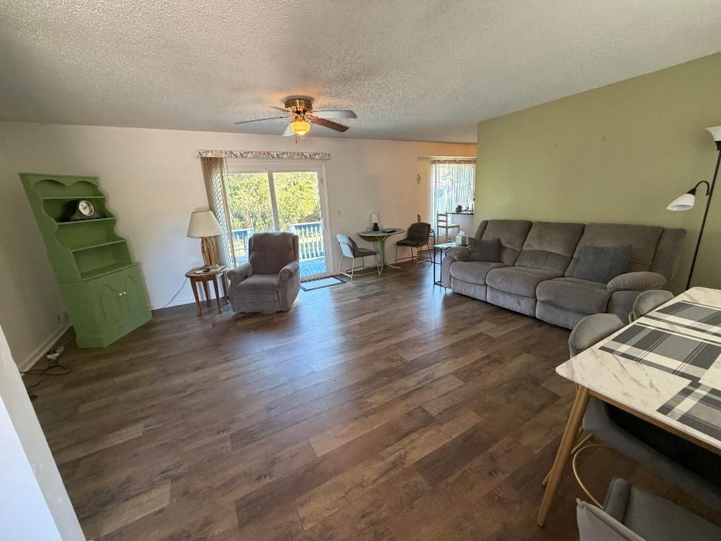 Photo of 8516 E 98th Avenue, Vero Beach, FL 32967 (MLS # R11157070)