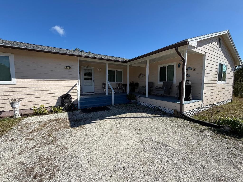 Photo of 8516 E 98th Avenue, Vero Beach, FL 32967 (MLS # R11157070)