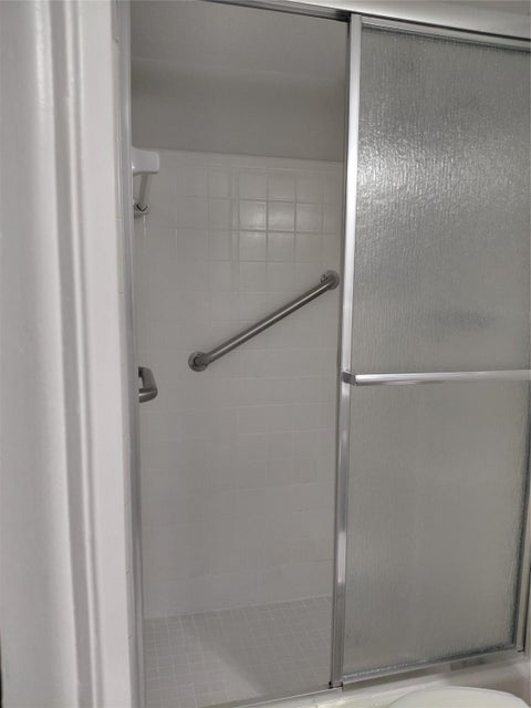 Tiny photo for 1951 NE 39th Street #127, Lighthouse Point, FL 33064 (MLS # F10549105)