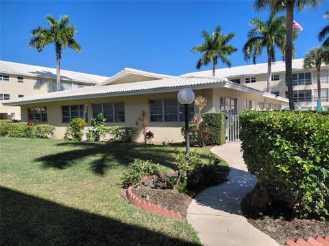 Tiny photo for 1951 NE 39th Street #127, Lighthouse Point, FL 33064 (MLS # F10549105)