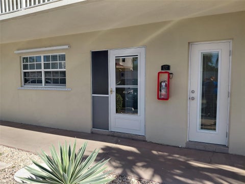 Tiny photo for 1951 NE 39th Street #127, Lighthouse Point, FL 33064 (MLS # F10549105)