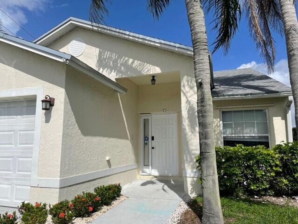 Photo of 64 Paxford Lane, Boynton Beach, FL 33426 (MLS # R10731134)