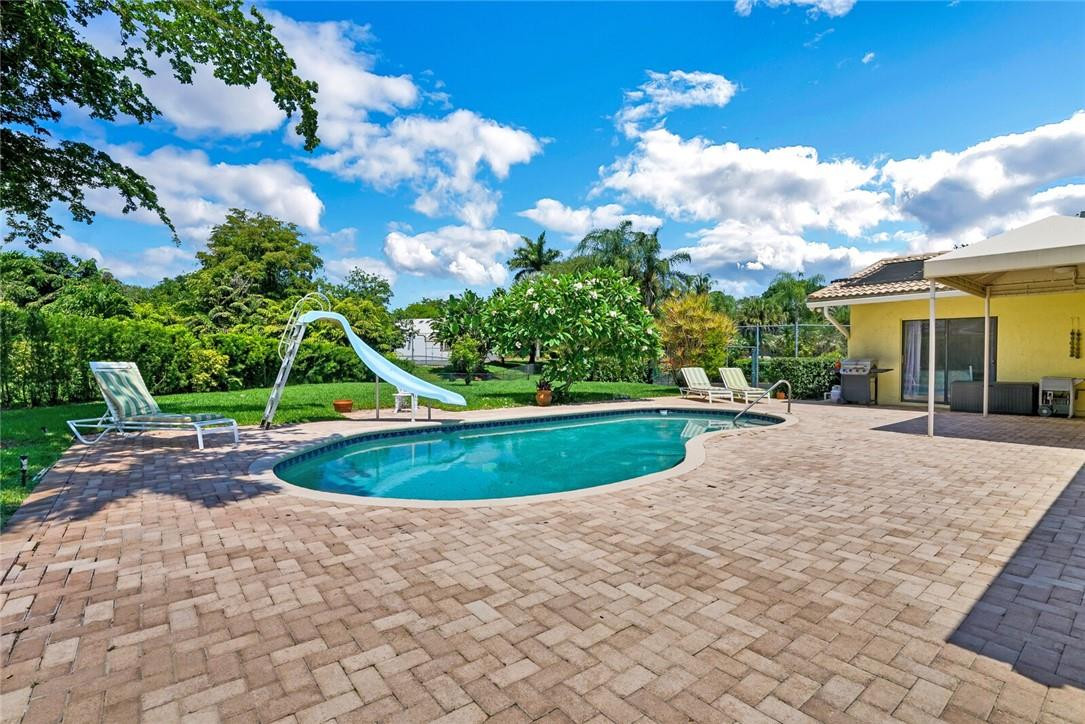Running Brook Hills 70-23 - Residential