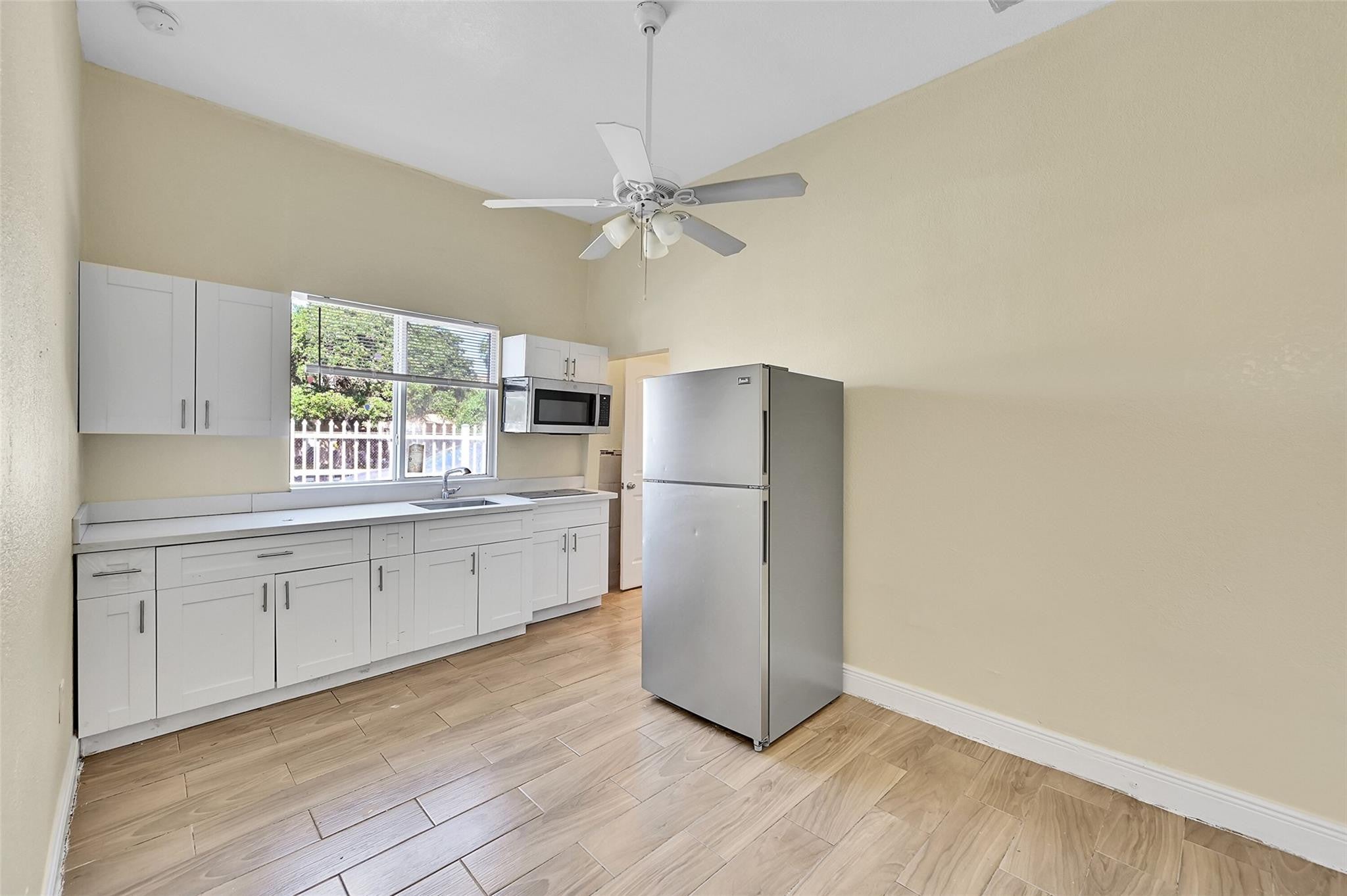 526 NW 15TH Way