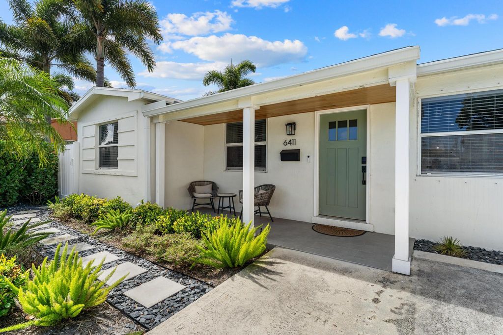 Photo of 6411 Lake Ave, West Palm Beach, FL 33405 (MLS # B26000957)