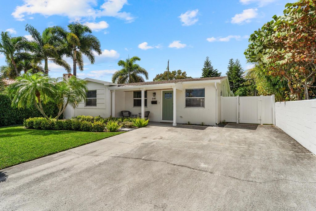 Photo of 6411 Lake Ave, West Palm Beach, FL 33405 (MLS # B26000957)