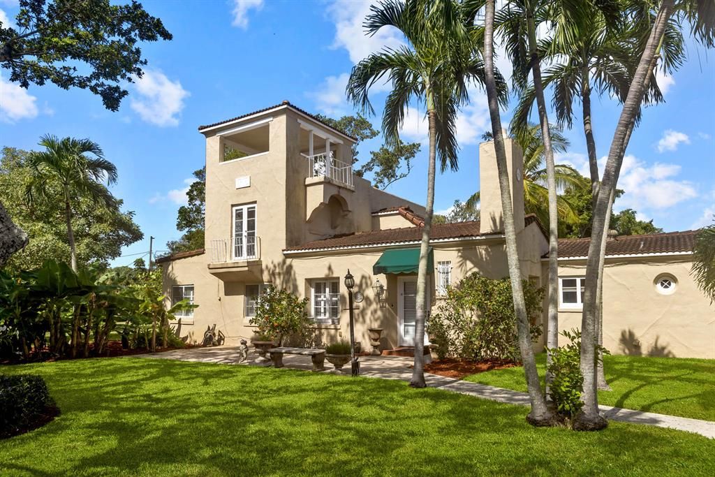 Photo of 302 SW 1st Avenue, Delray Beach, FL 33444 (MLS # R10822252)