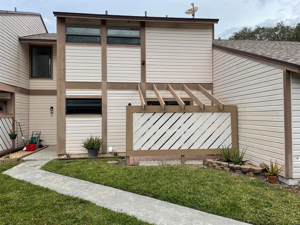 Photo of 113 Sherwood Circle #25b, Jupiter, FL 33458 (MLS # R10770407)