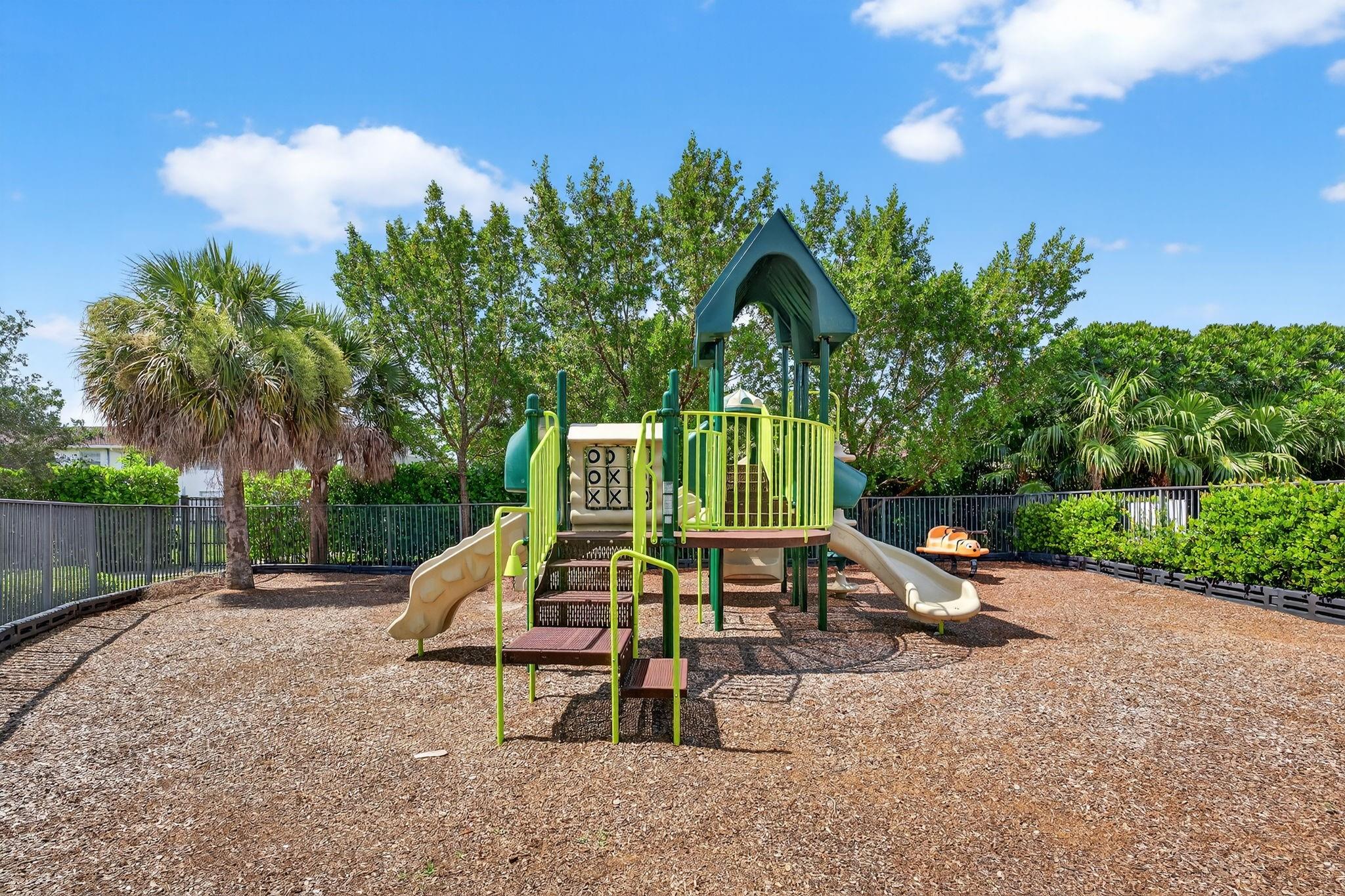 Coral Lago 182-31 B - Residential