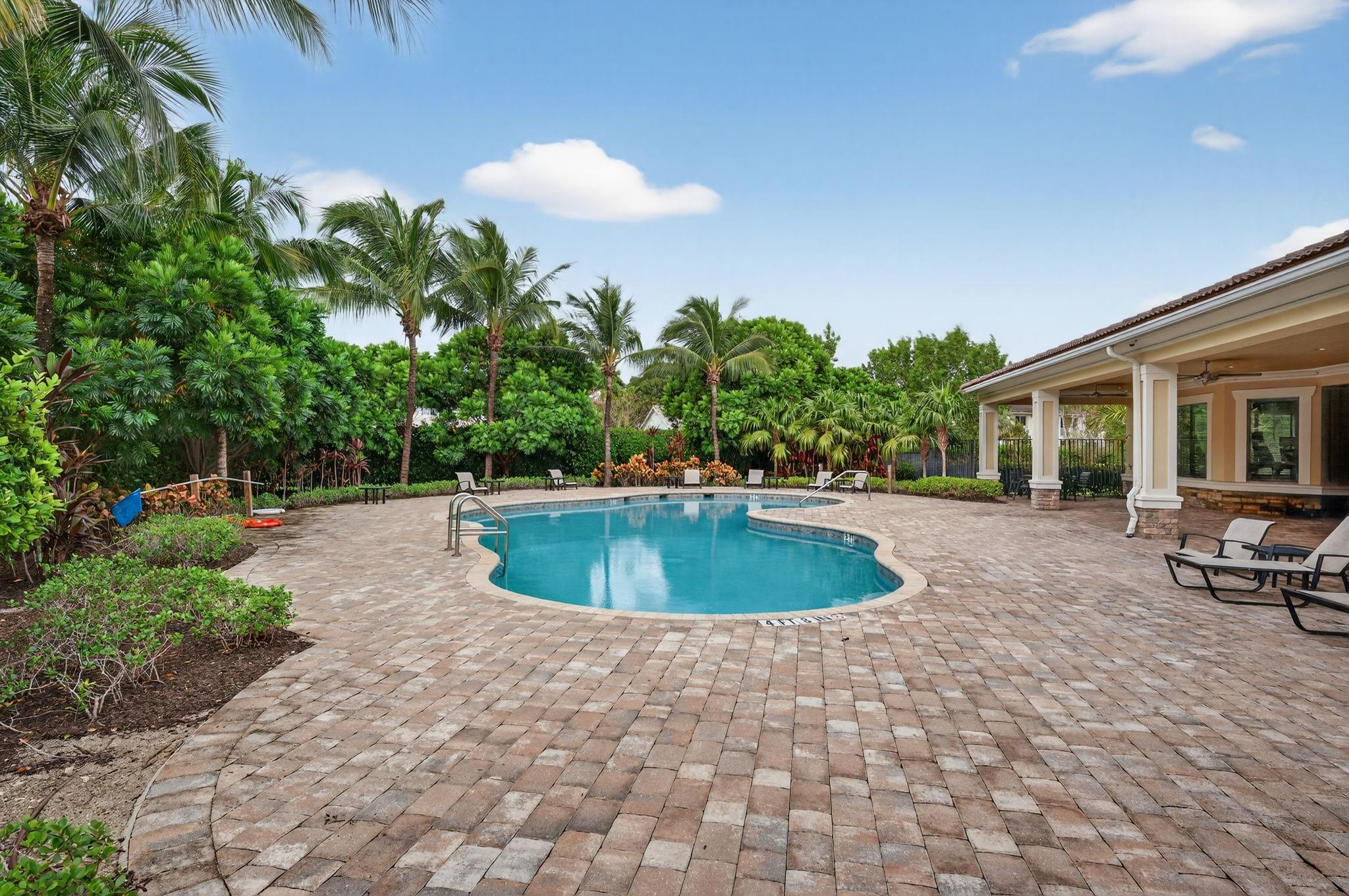 Coral Lago 182-31 B - Residential