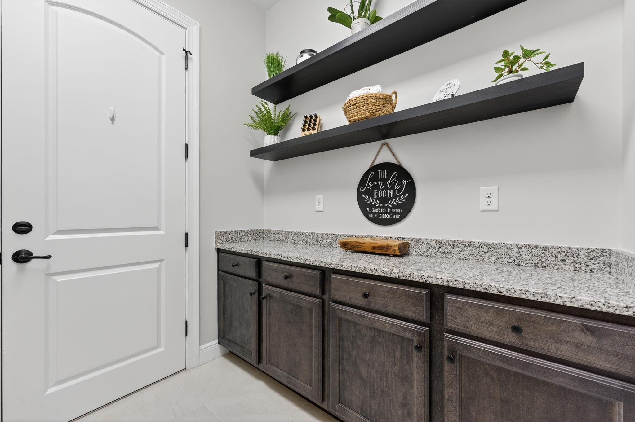 Coral Lago 182-31 B - Residential