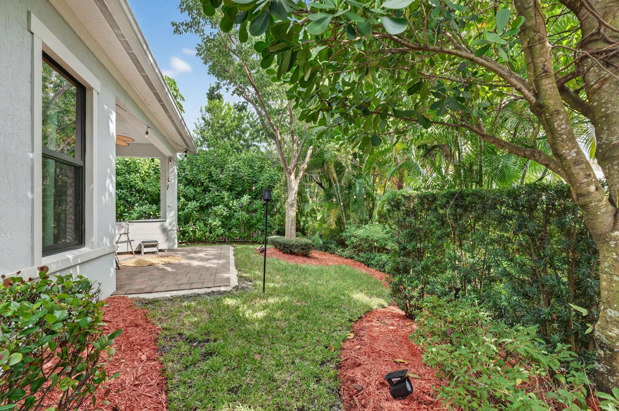 Coral Lago 182-31 B - Residential