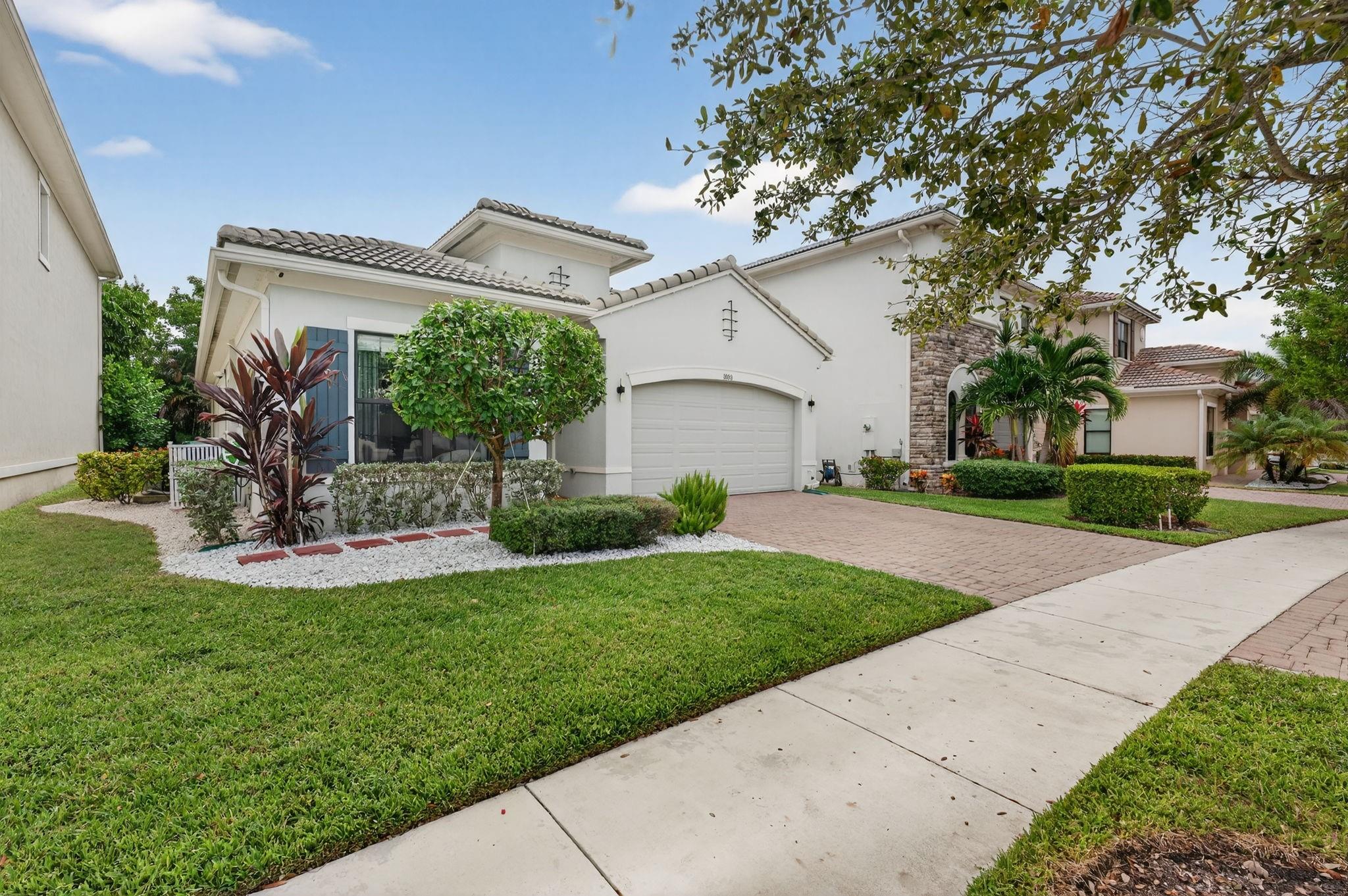 Coral Lago 182-31 B - Residential