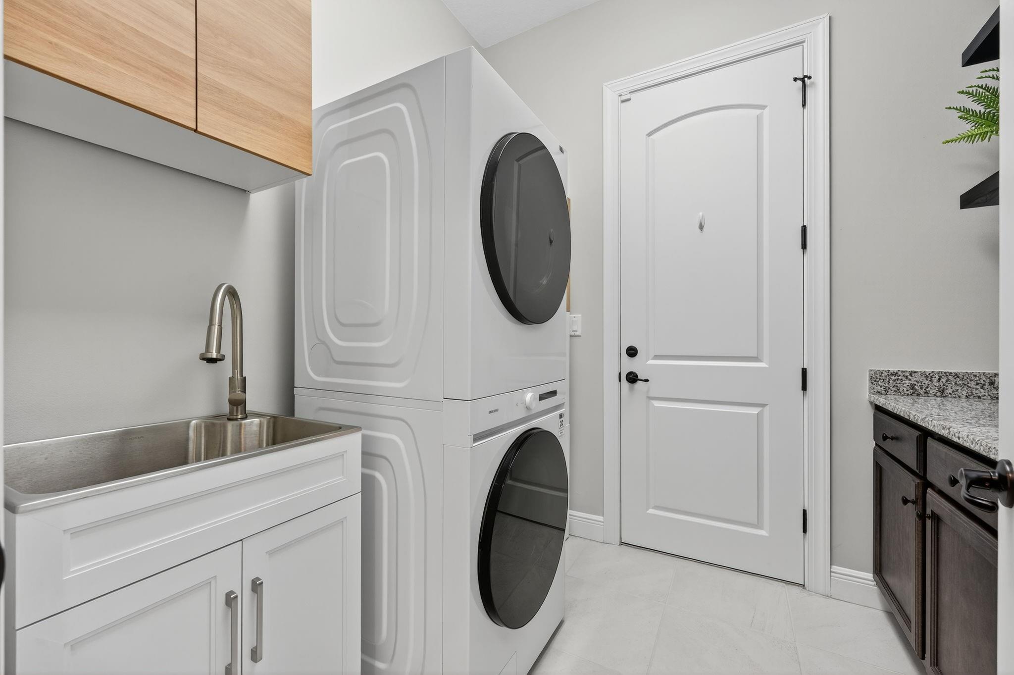 Coral Lago 182-31 B - Residential