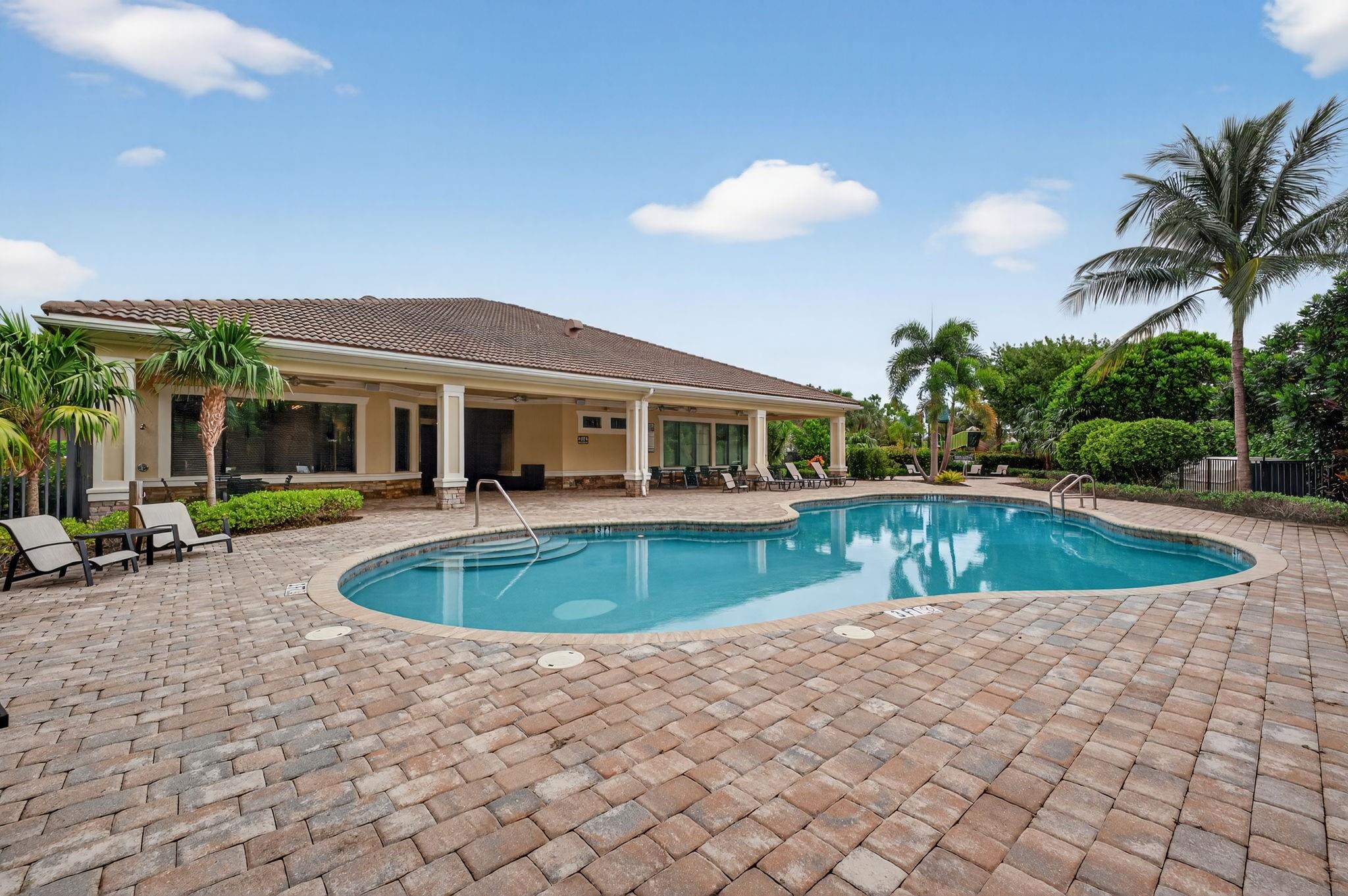 Coral Lago 182-31 B - Residential