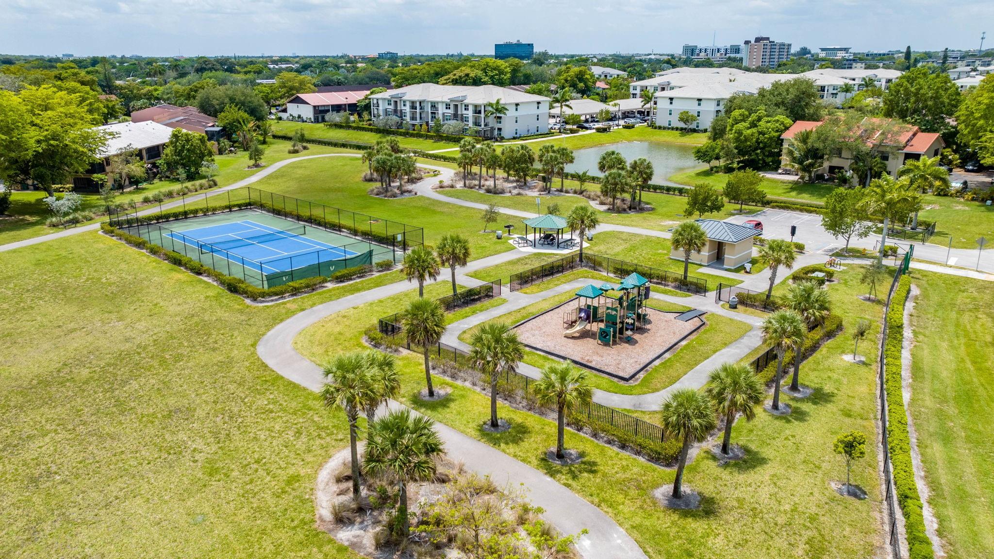 Coral Lago 182-31 B - Residential