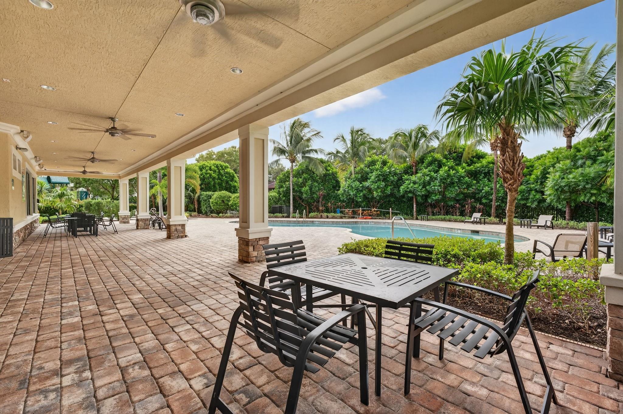 Coral Lago 182-31 B - Residential