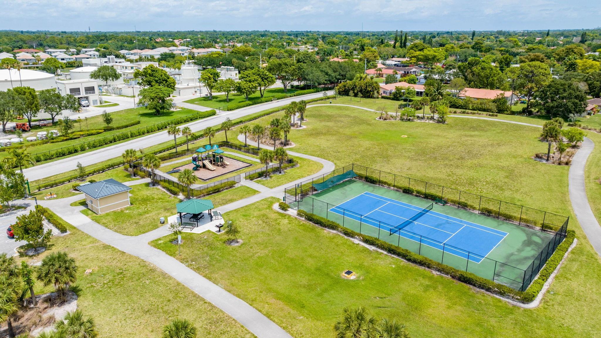 Coral Lago 182-31 B - Residential