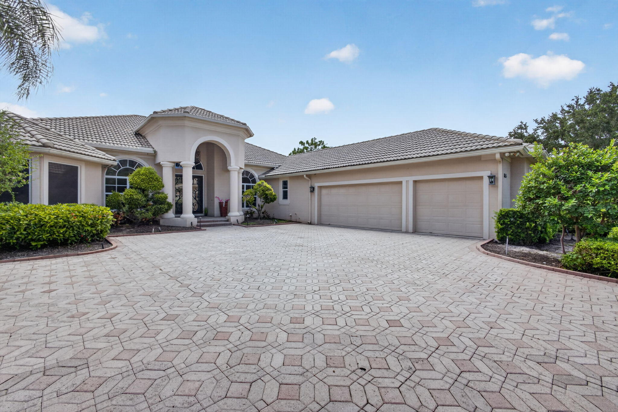8055 Woodsmuir Drive