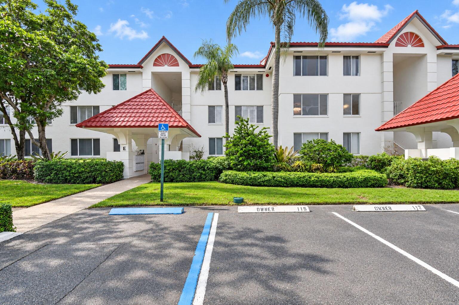 Properties 102 Half Moon Circle F2