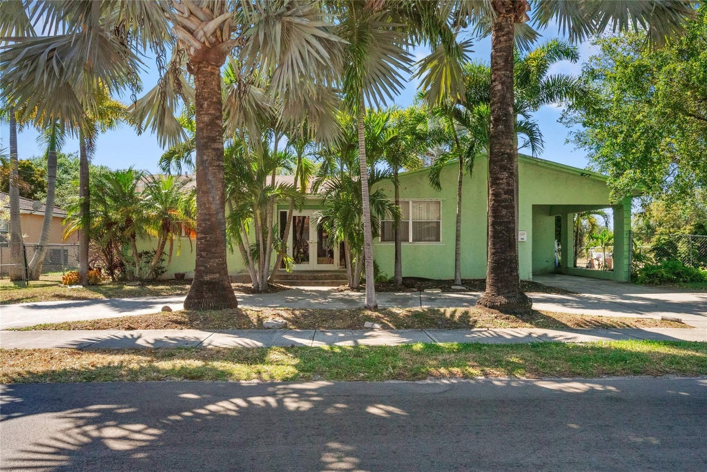Photo of 417 NW 9th Avenue, Pompano Beach, FL 33060 (MLS # F10506223)
