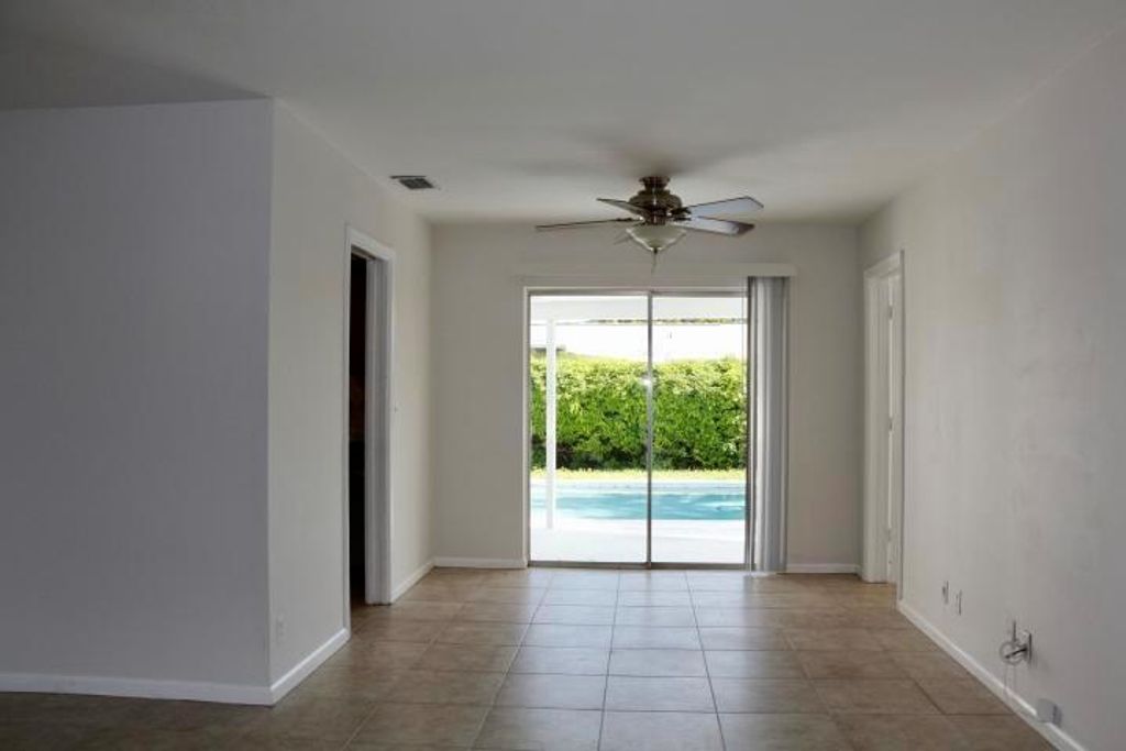 Photo of 9 Burning Tree Lane, Boca Raton, FL 33431 (MLS # R10976075)