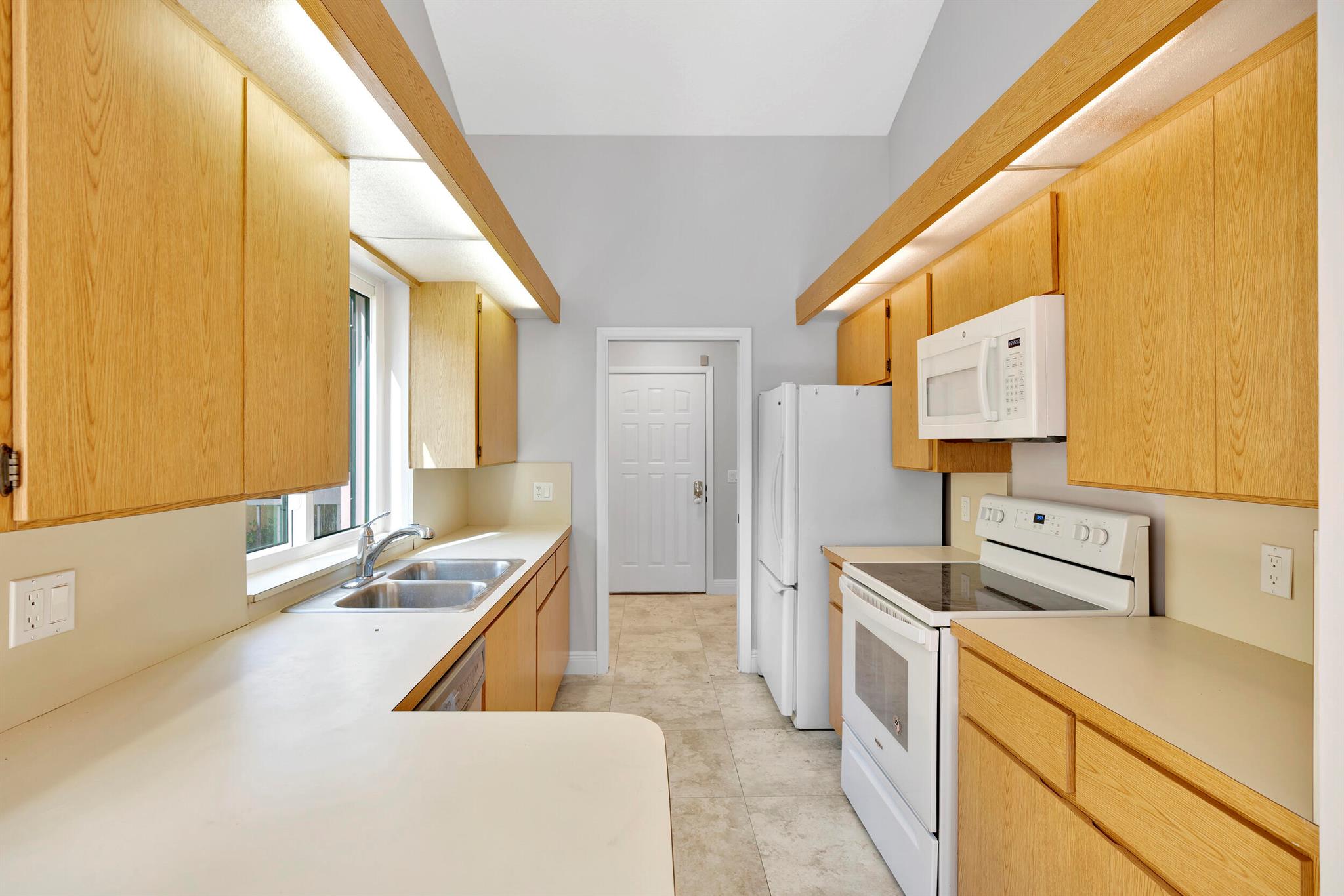 RIDGE AT THE BLUFFS - Residential Lease