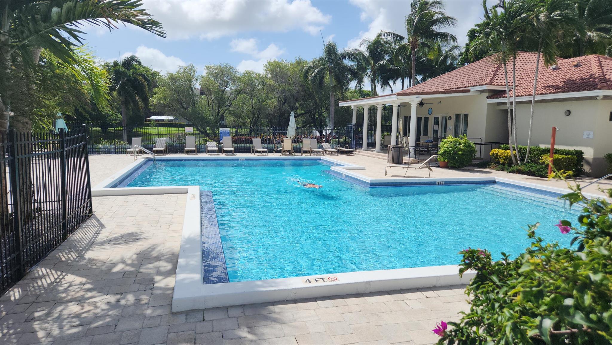 LAKESIDE CONDO - Residential Lease