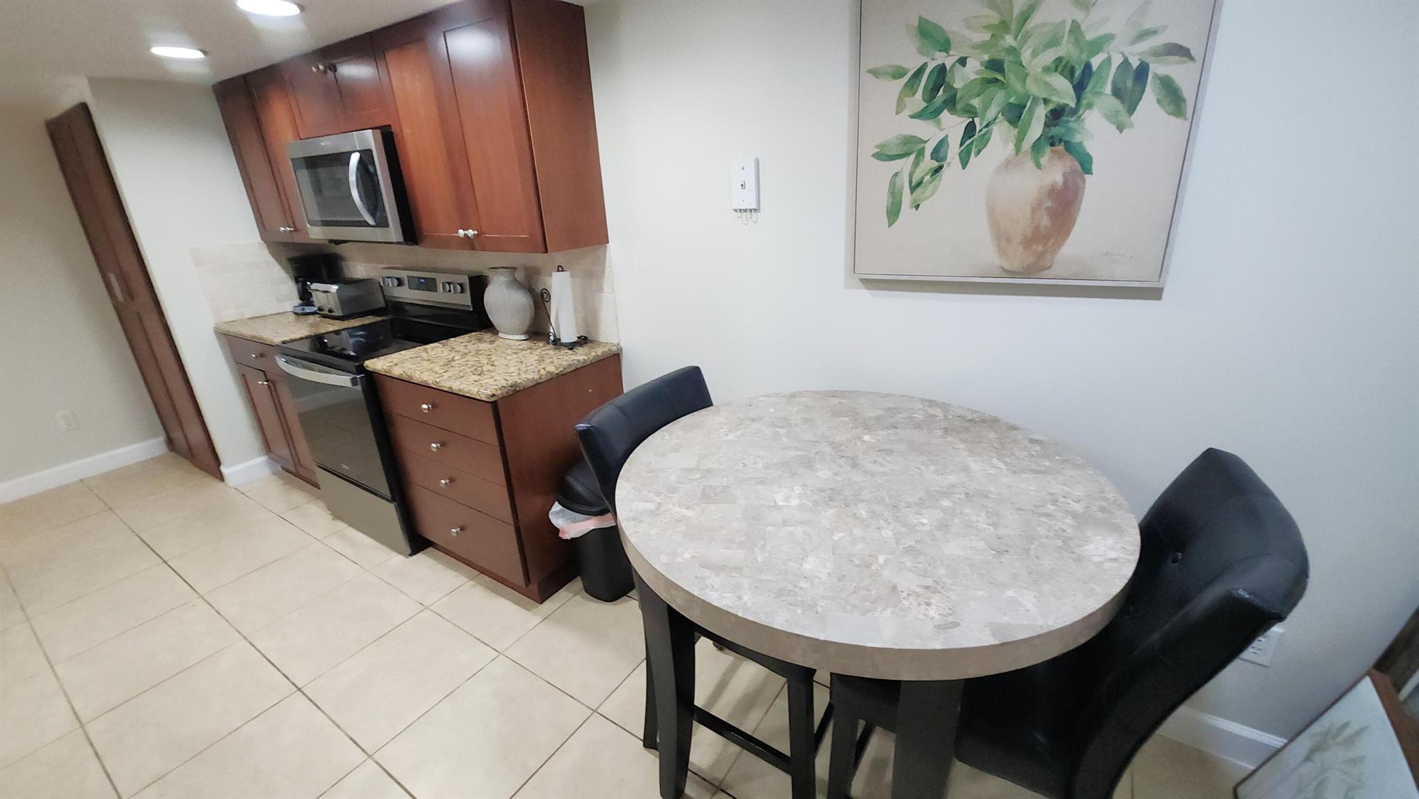 LAKESIDE CONDO - Residential Lease