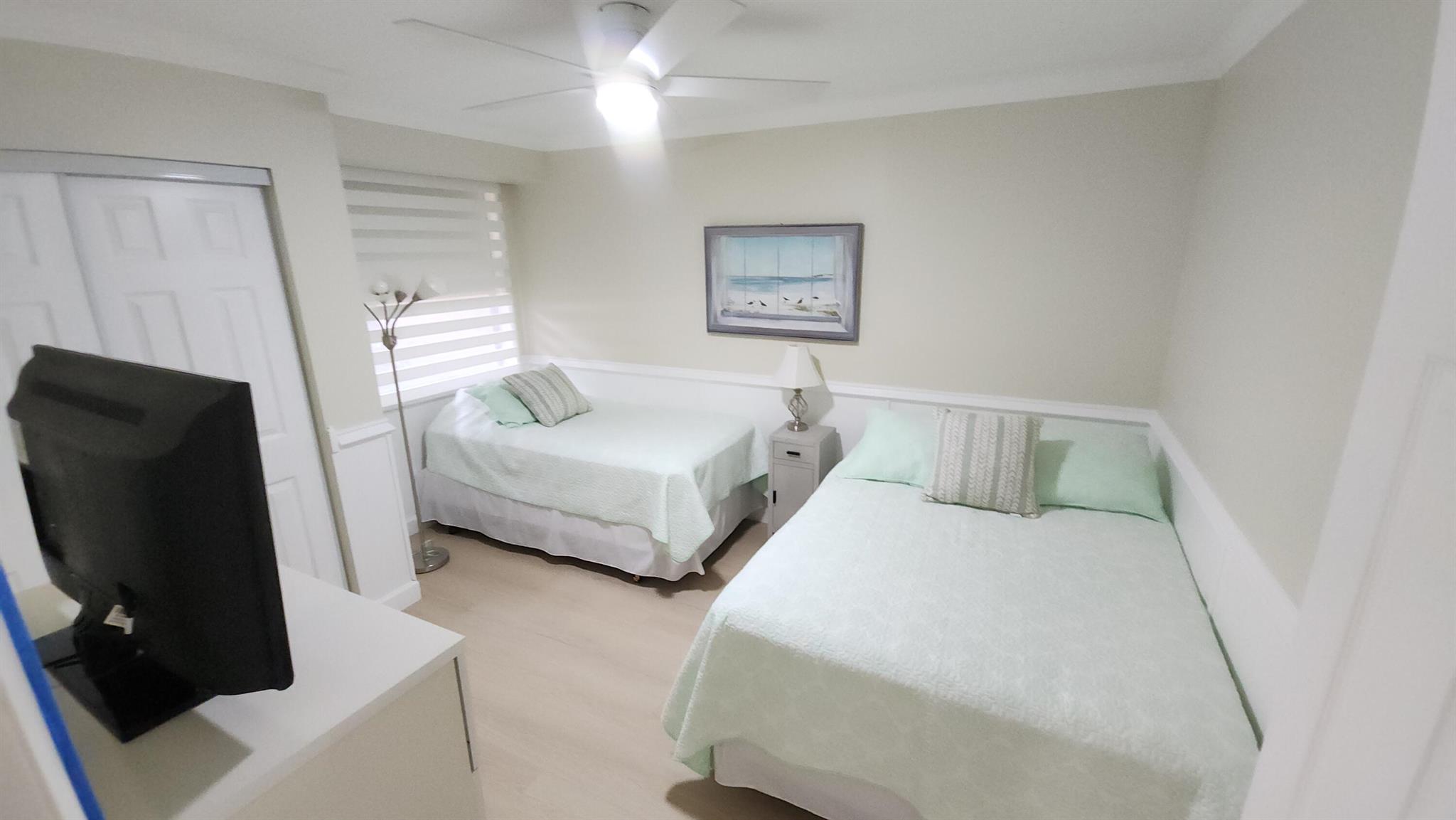 LAKESIDE CONDO - Residential Lease