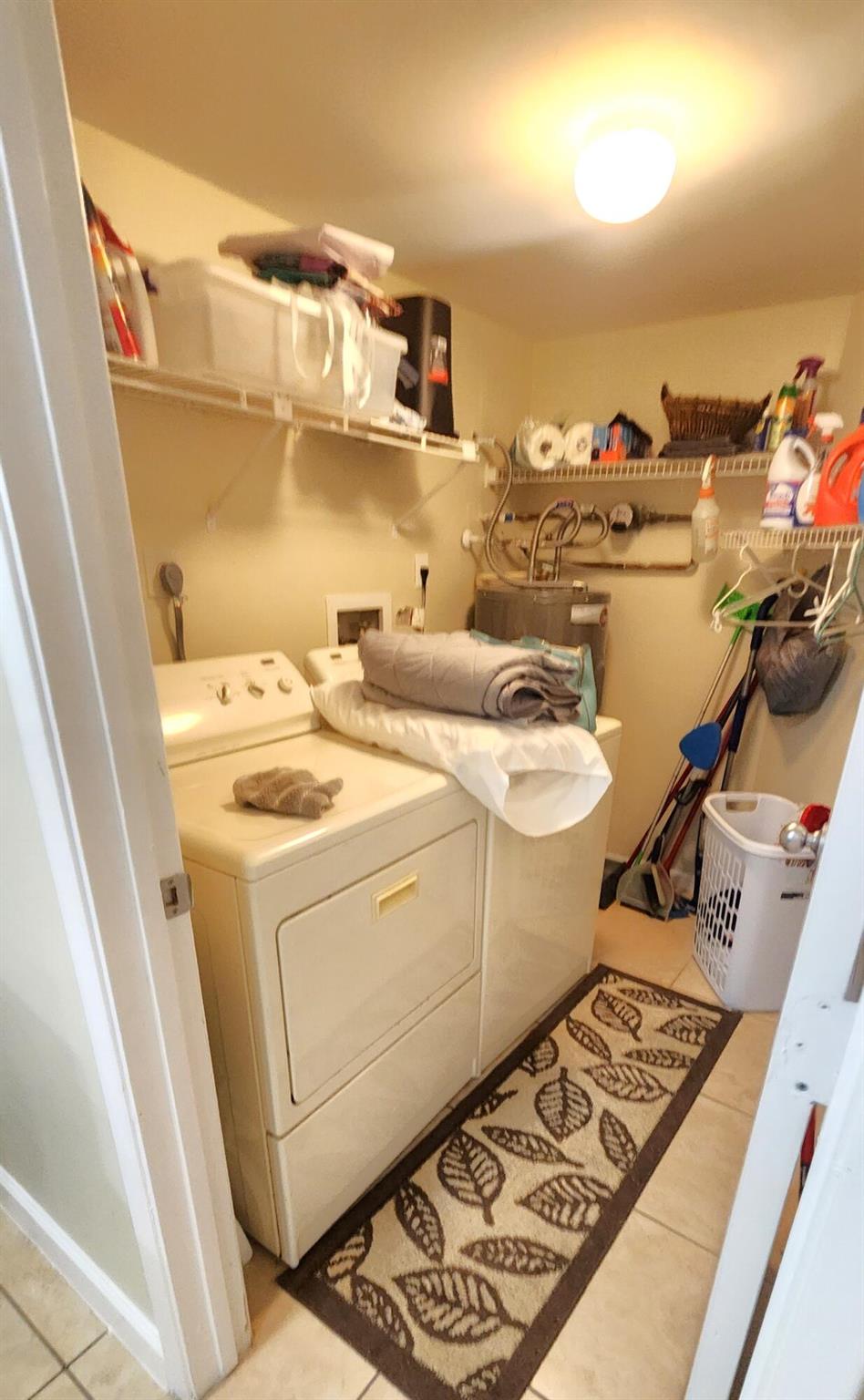 LAKESIDE CONDO - Residential Lease