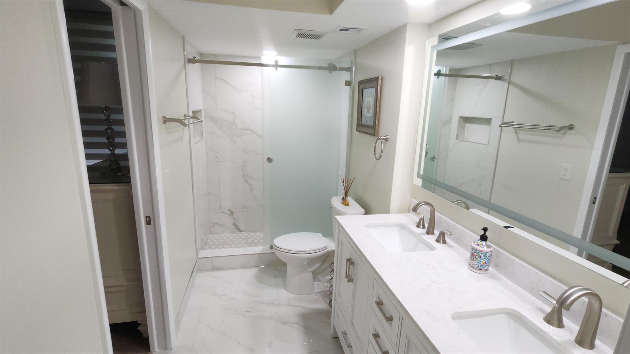 LAKESIDE CONDO - Residential Lease