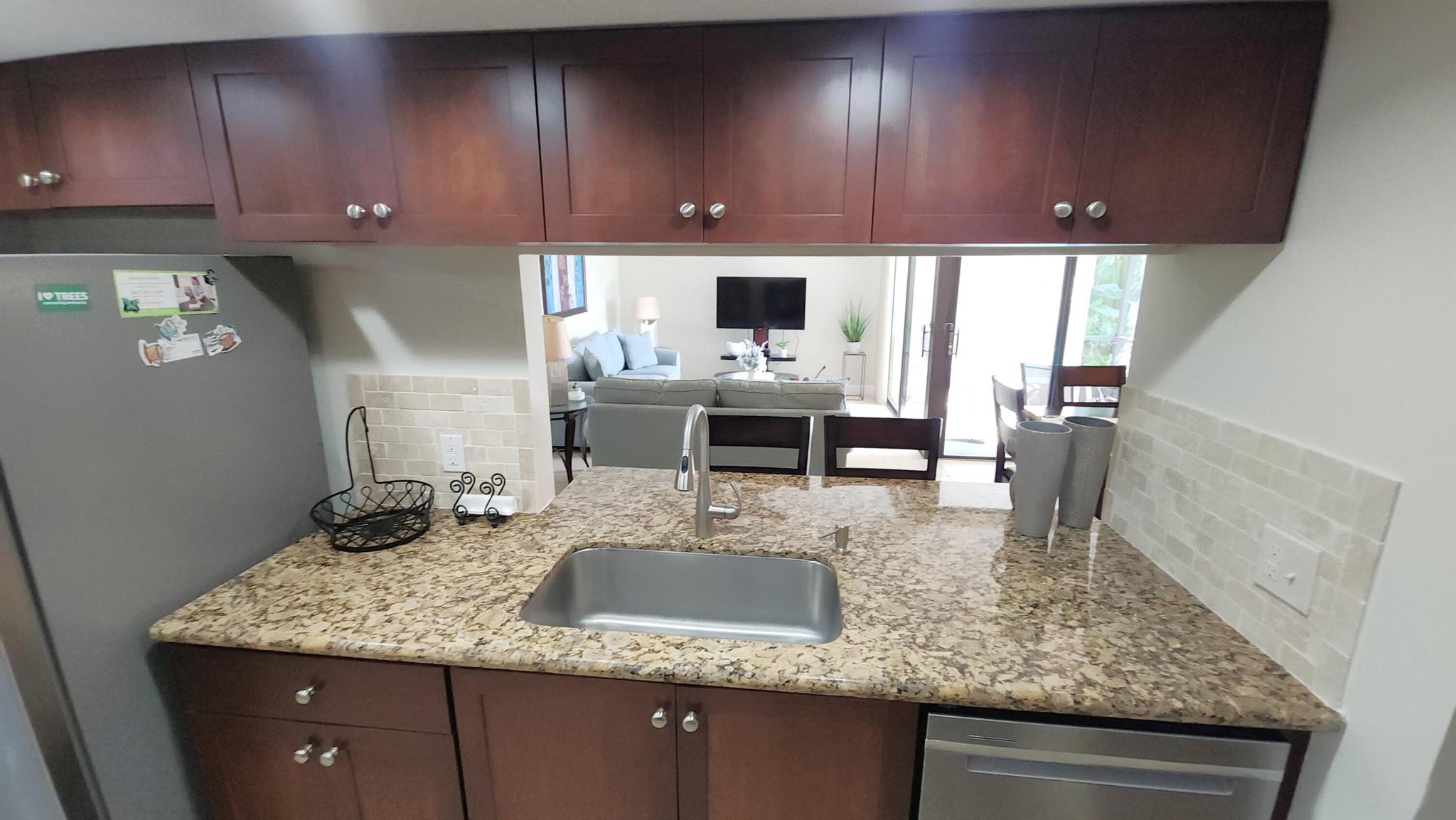 LAKESIDE CONDO - Residential Lease