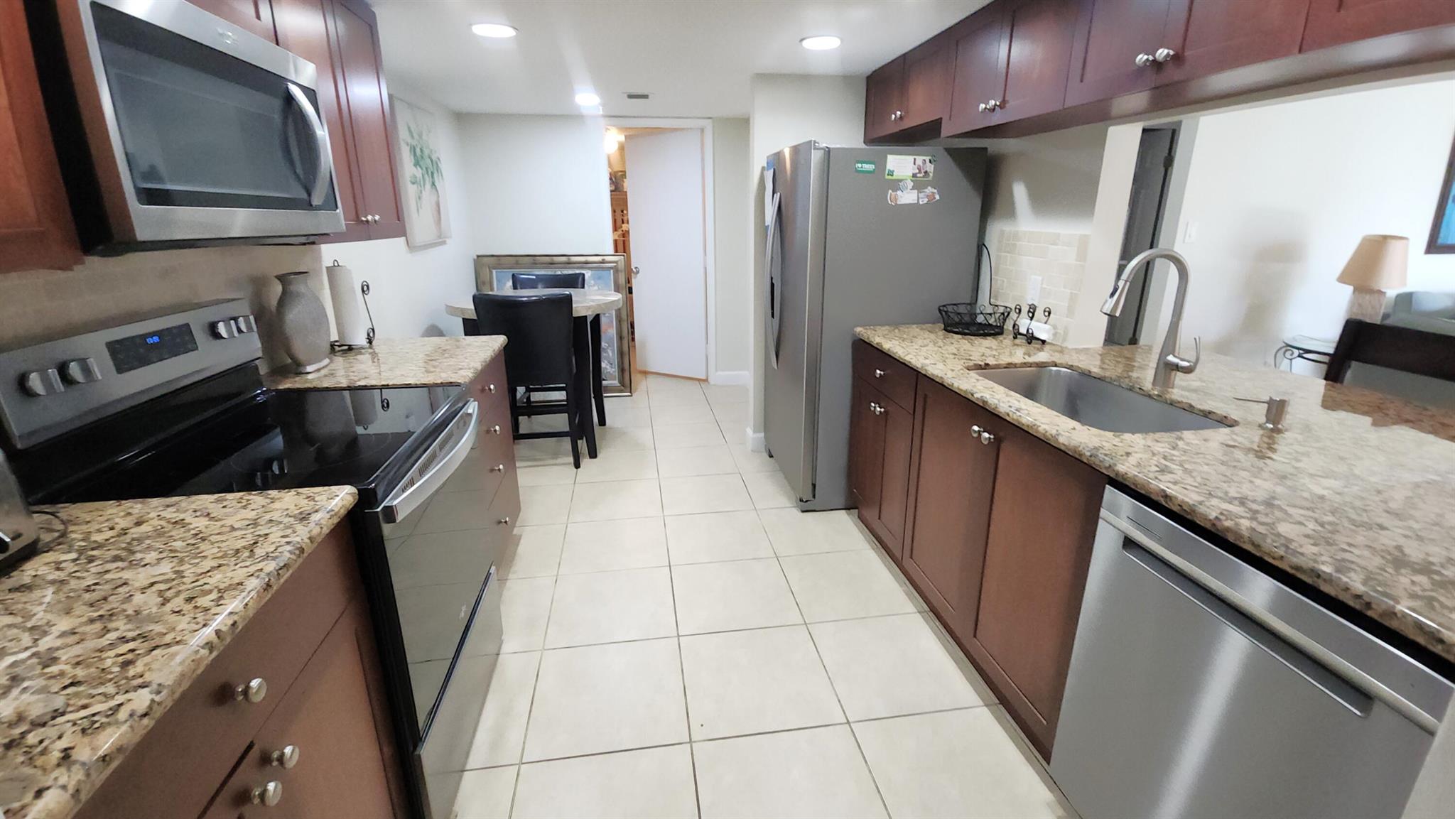 LAKESIDE CONDO - Residential Lease