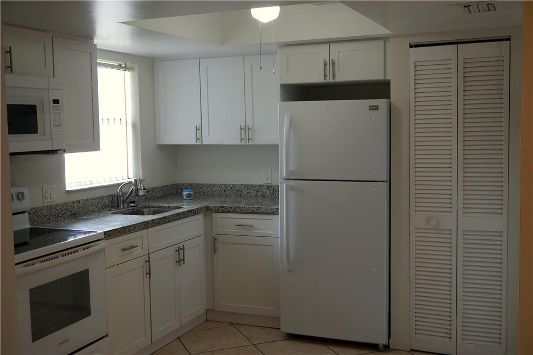 Courts at Oakland Park - Residential