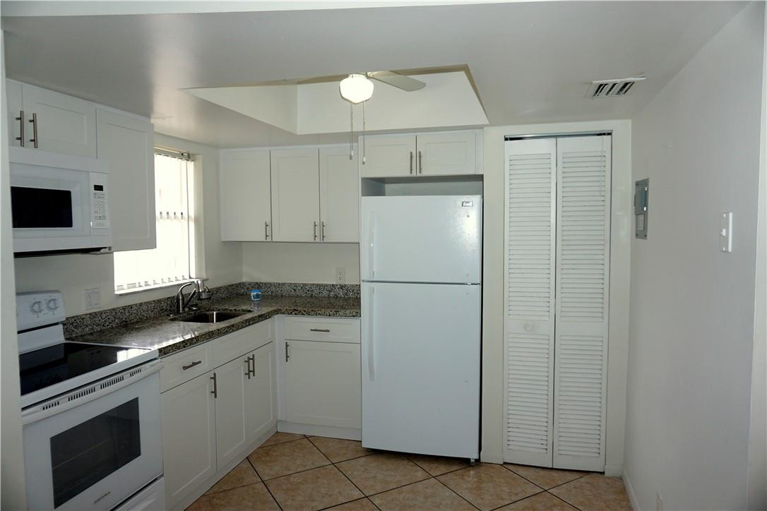 Courts at Oakland Park - Residential