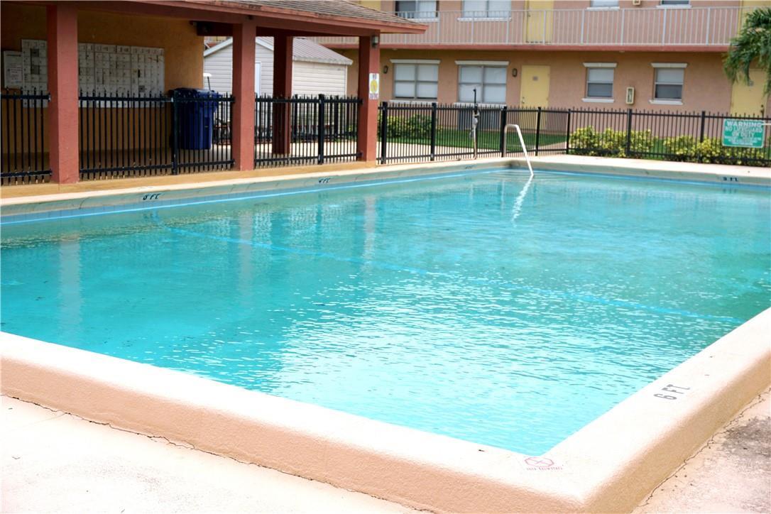 Courts at Oakland Park - Residential