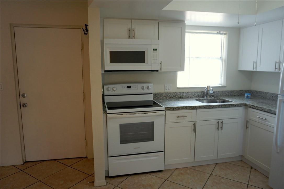 Courts at Oakland Park - Residential