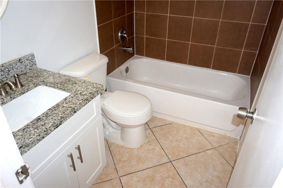 Courts at Oakland Park - Residential