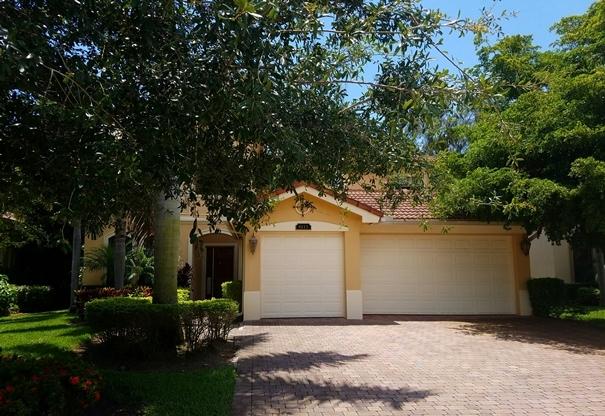 Well maintained 4 bedroom 3 and 1/2 bath home. As you enter this home, you are drawn to the high volume ceilings & Open spaces. This house is tiled throughout the 1st floor and it enjoys of tons of natural light through the windows. In the back you have enough room for a pool and you will feel the privacy offered by the fenced wall. HOA fee includes, common areas lawn maintenance, security monitoring, Cable and 24 hour manned security.