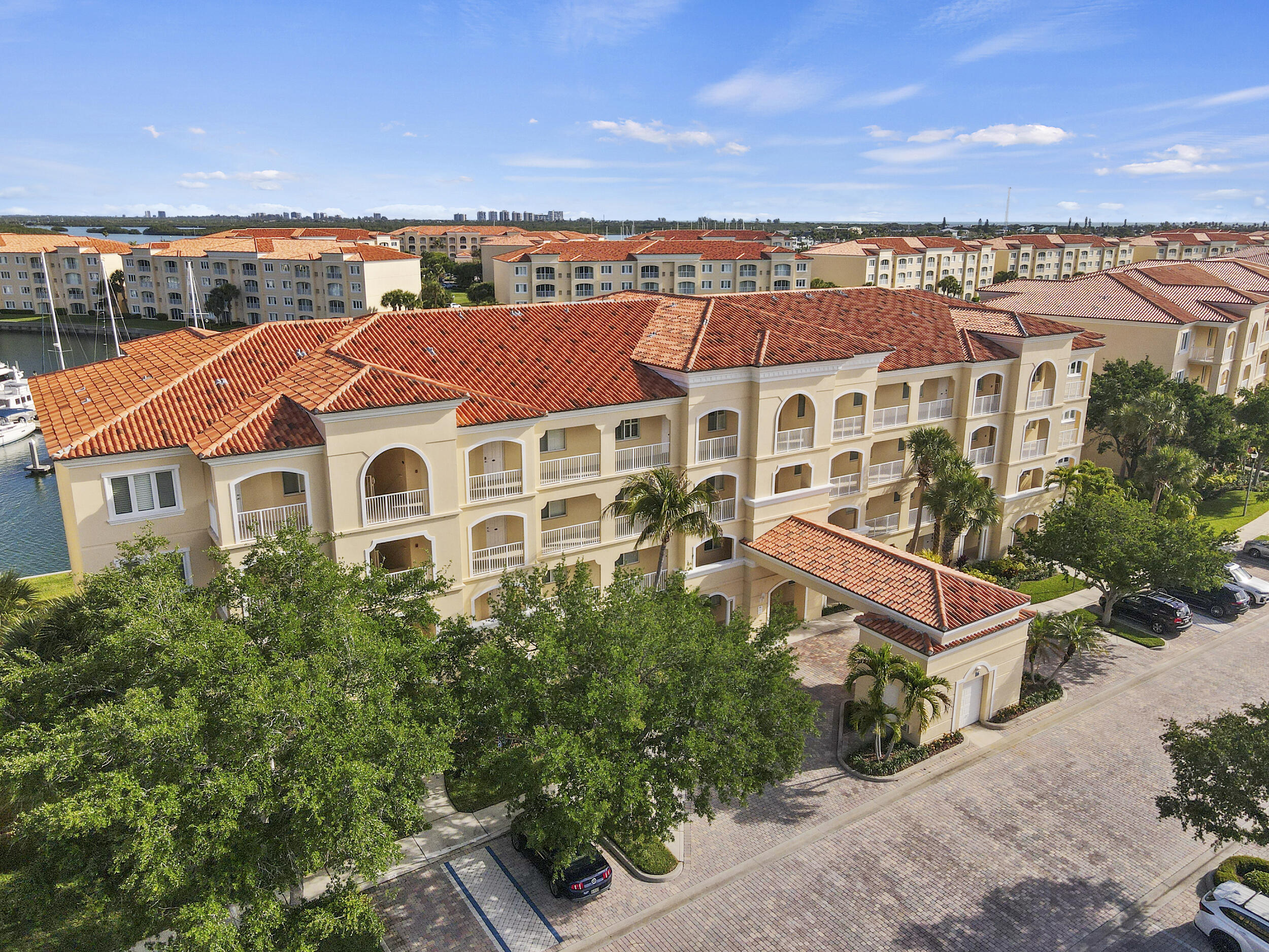 16 W Harbour Isle Dr Drive W 106