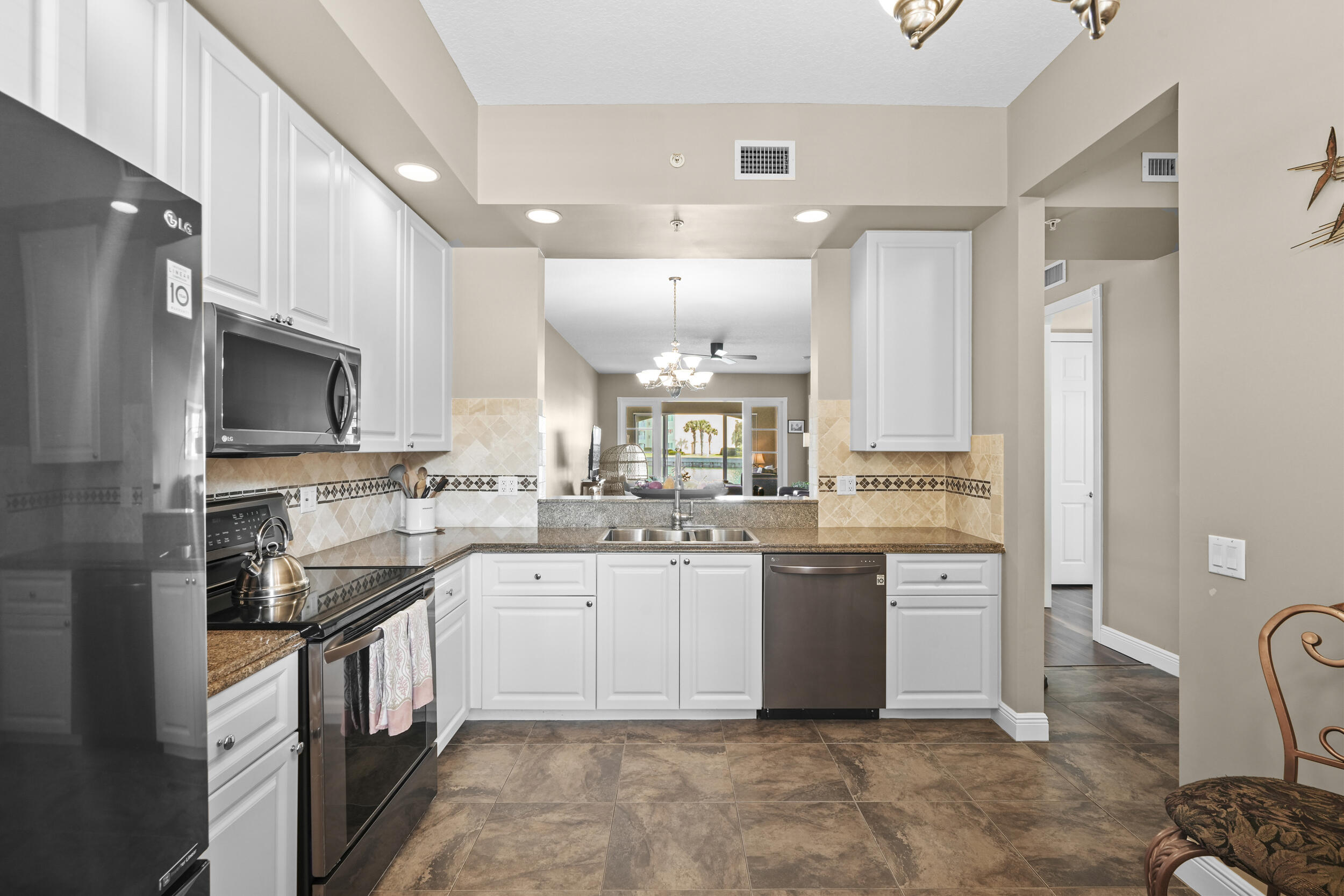 HARBOUR ISLE AT HUTCHINSON ISLAND WEST - Residential