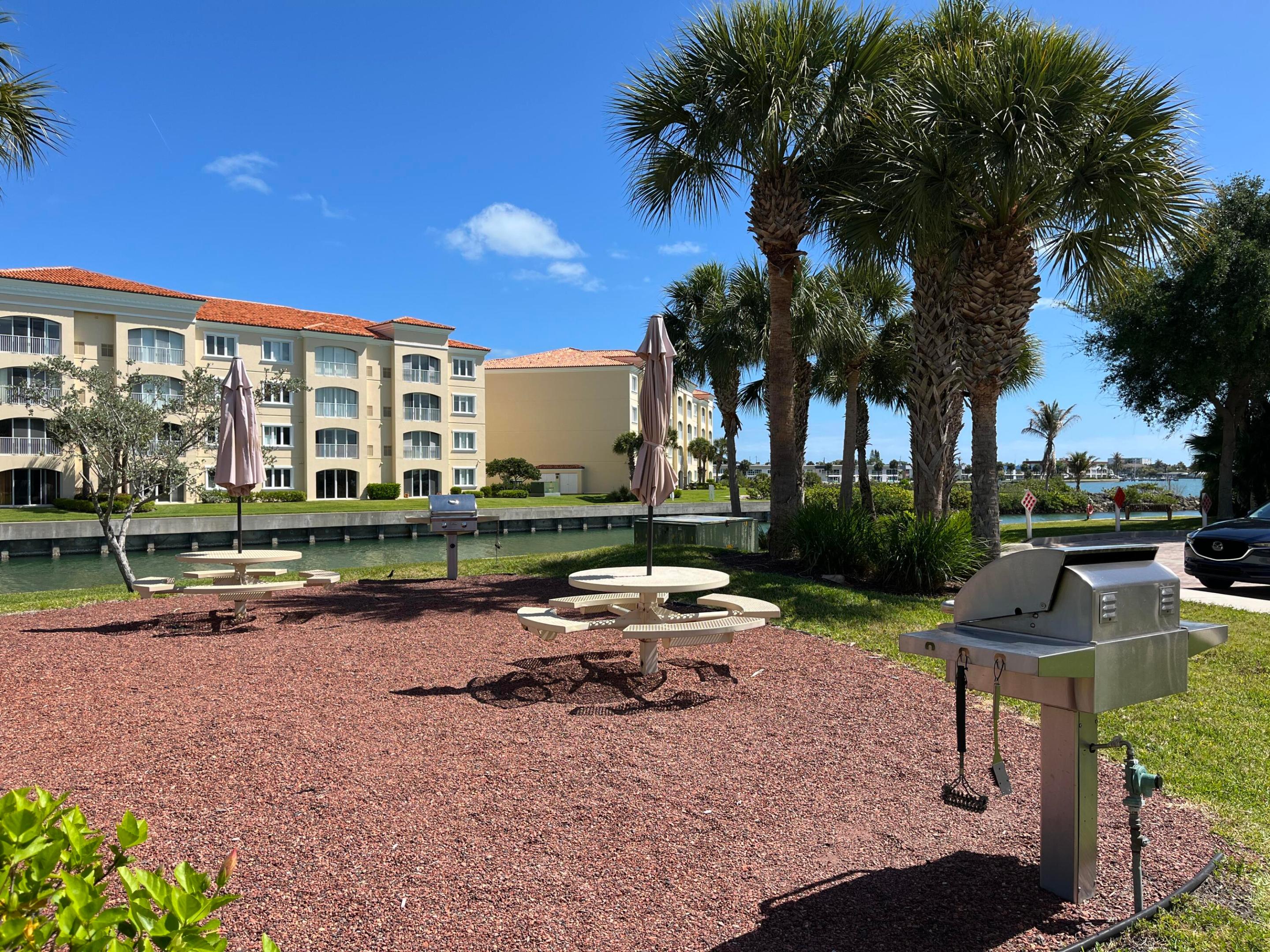 HARBOUR ISLE AT HUTCHINSON ISLAND WEST - Residential