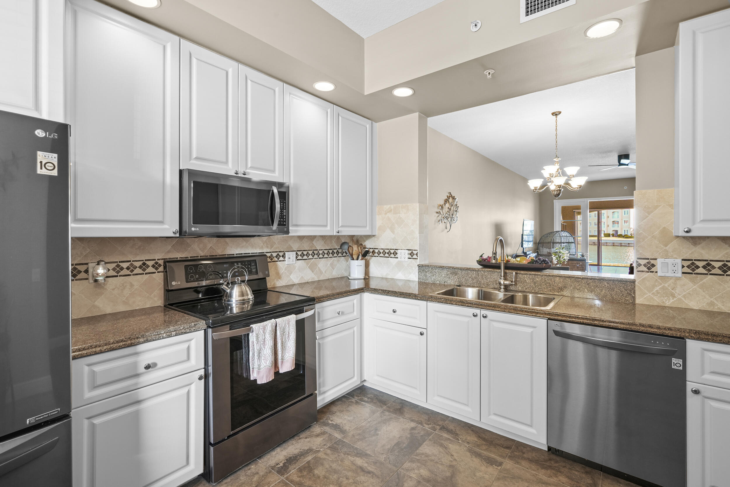 HARBOUR ISLE AT HUTCHINSON ISLAND WEST - Residential