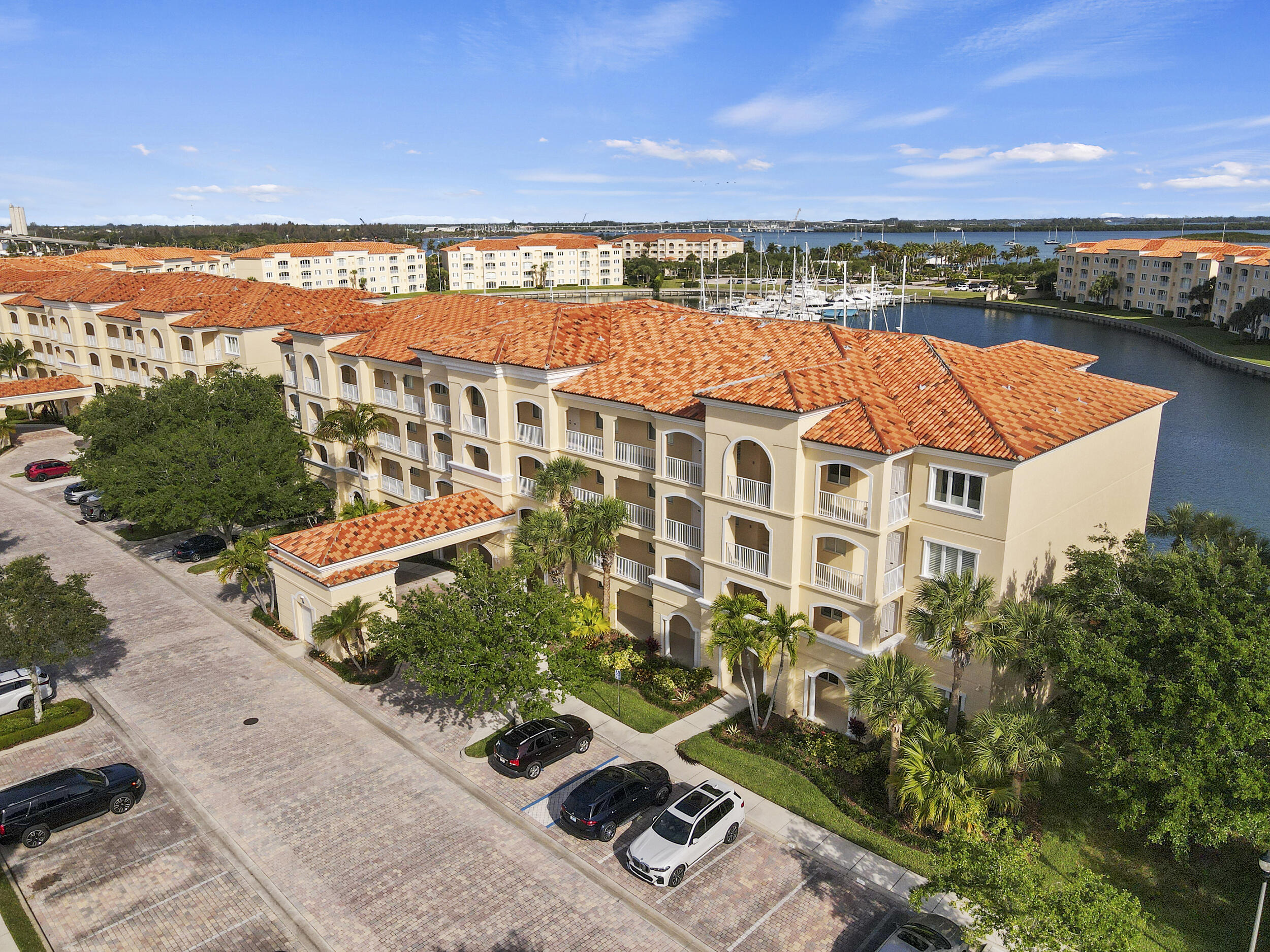HARBOUR ISLE AT HUTCHINSON ISLAND WEST - Residential
