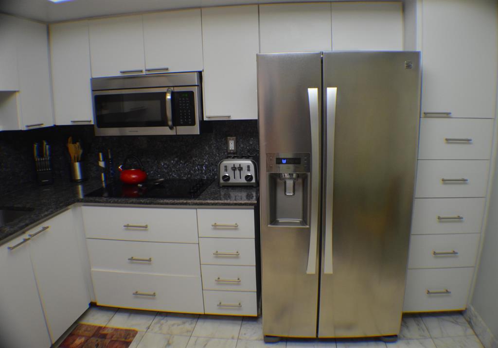 Barclay Condominium - Residential