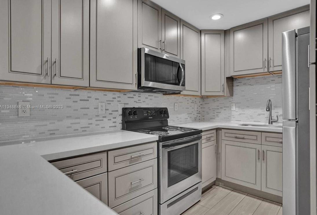 HOLLYWOOD COUNTRY CLUB DI - Residential Lease