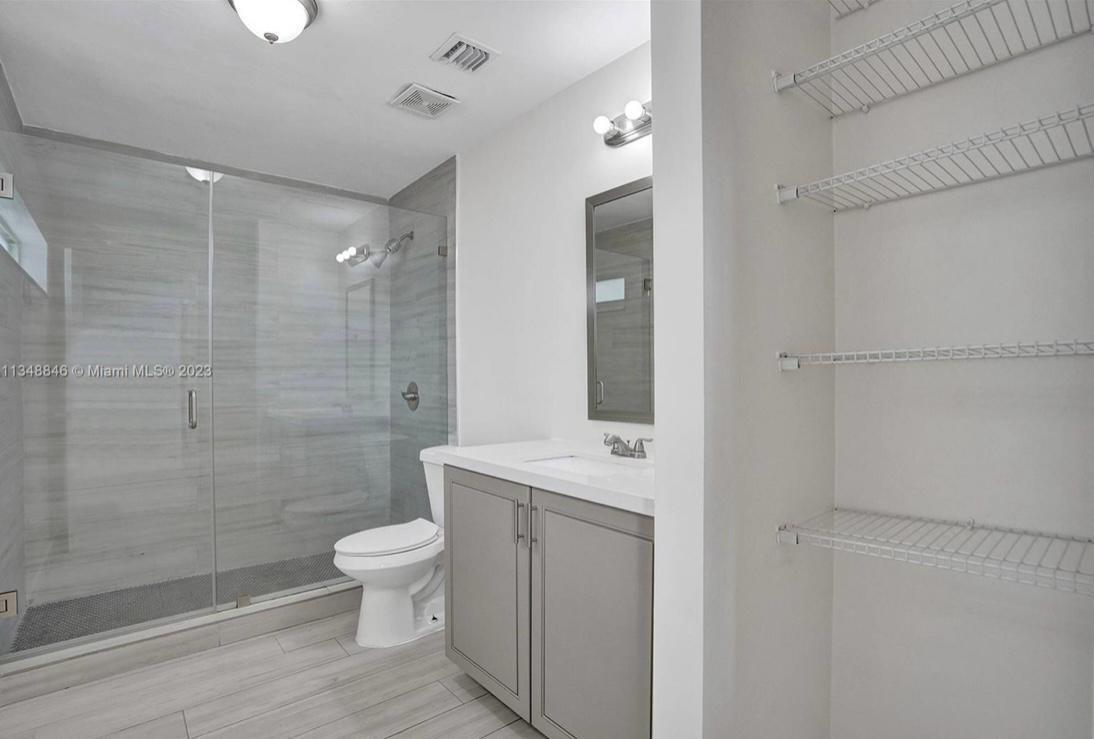 HOLLYWOOD COUNTRY CLUB DI - Residential Lease